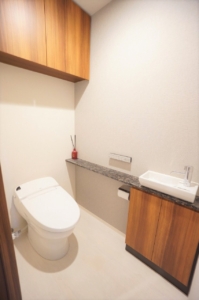 プラウド目黒東が丘3階：トイレ